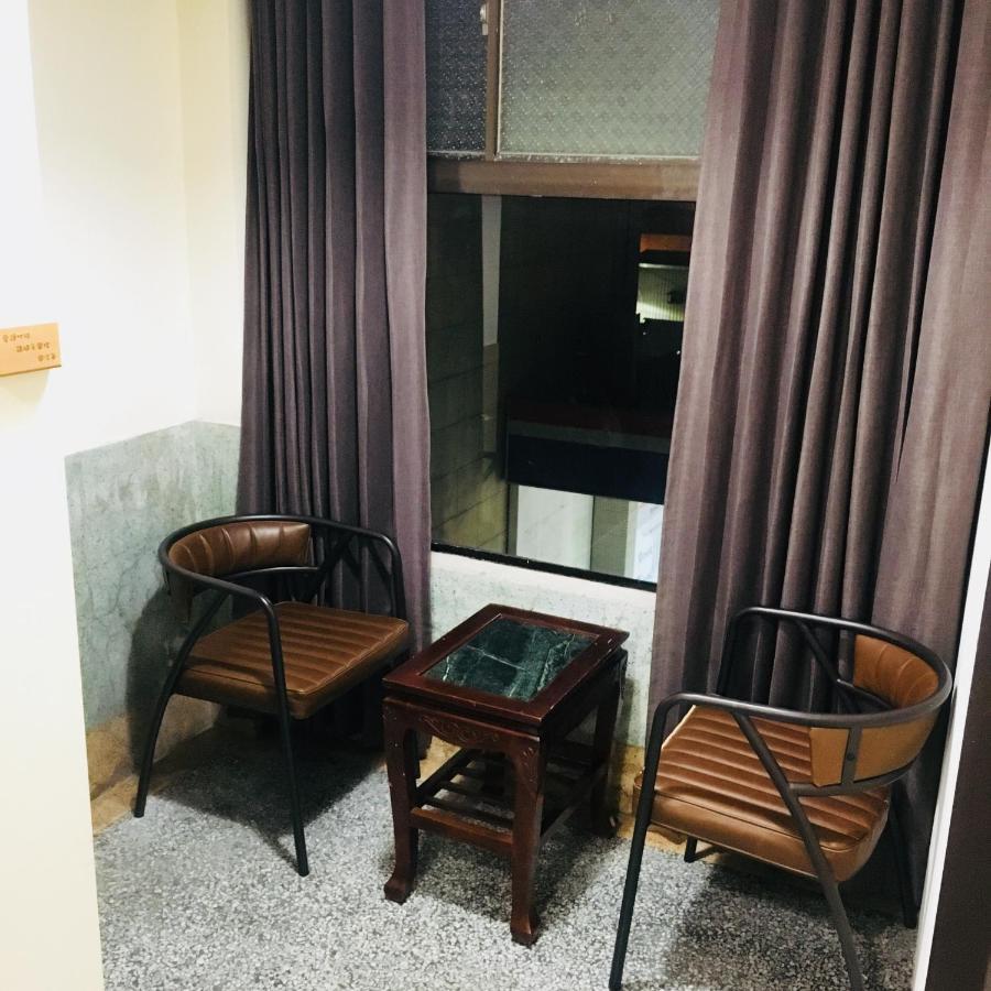 Feng Chao Home Tainan Exteriör bild