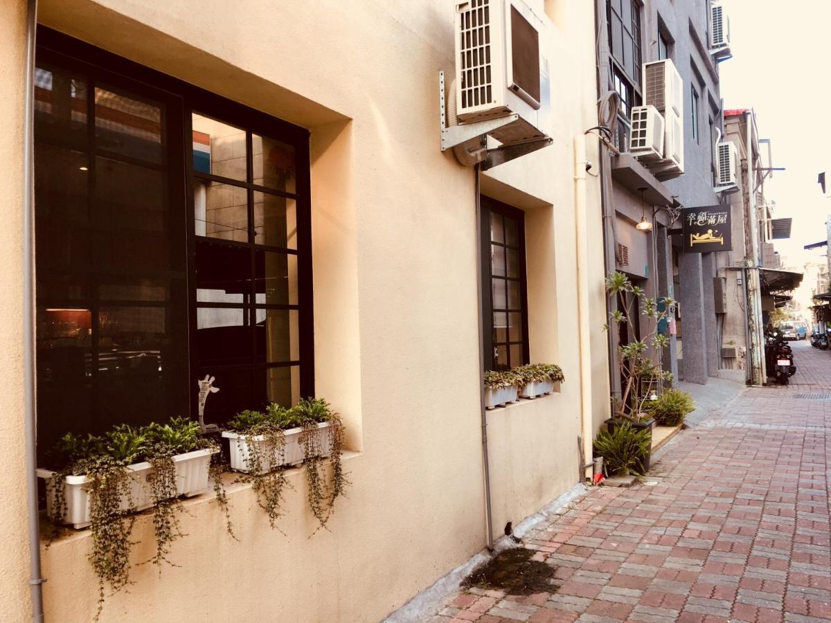 Feng Chao Home Tainan Exteriör bild
